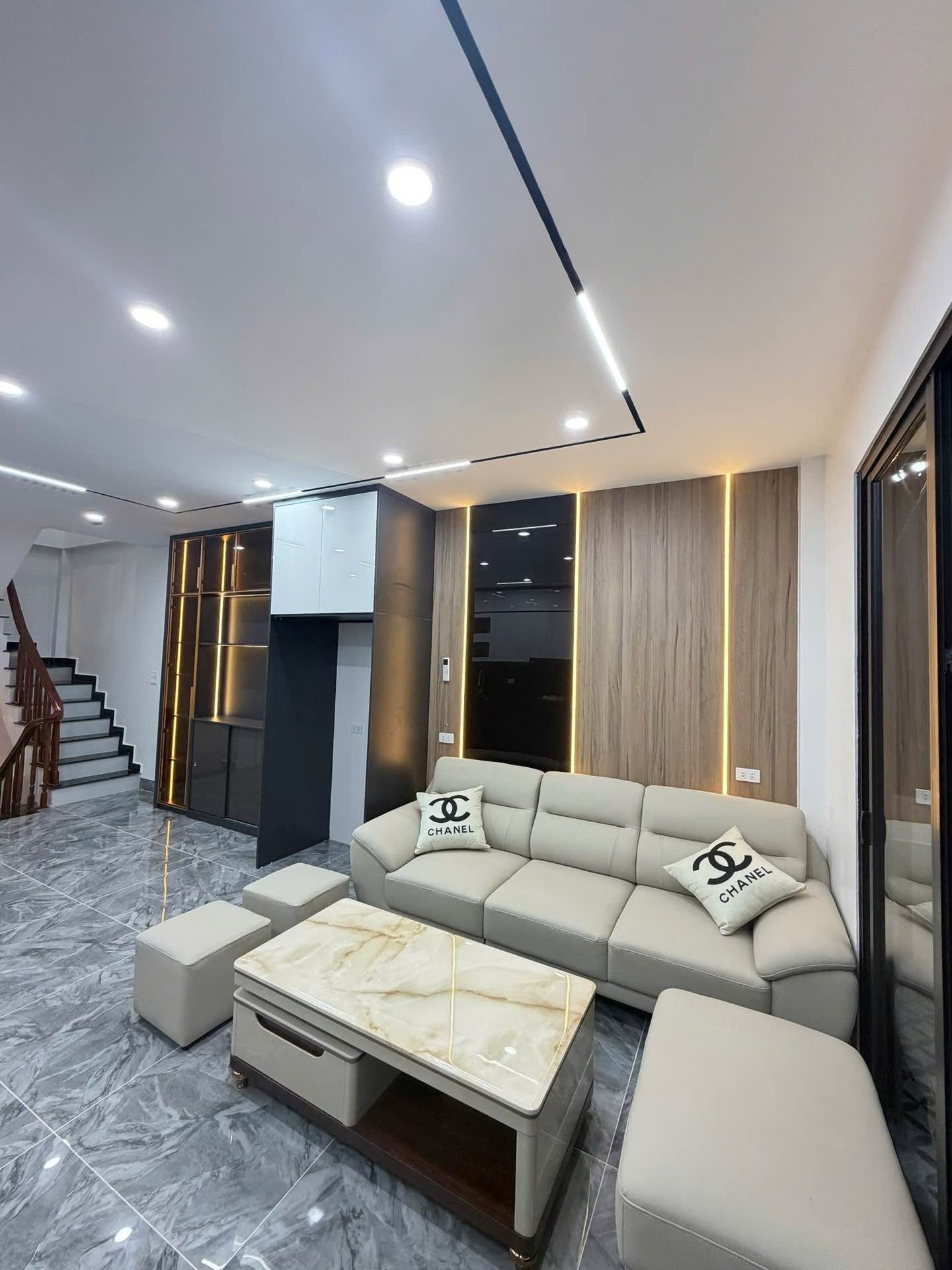 Bán nhà Hoàng Mai - diện tích 50m2 6 tầng - Ô TÔ TRÁNH - giá 17,9 tỷ