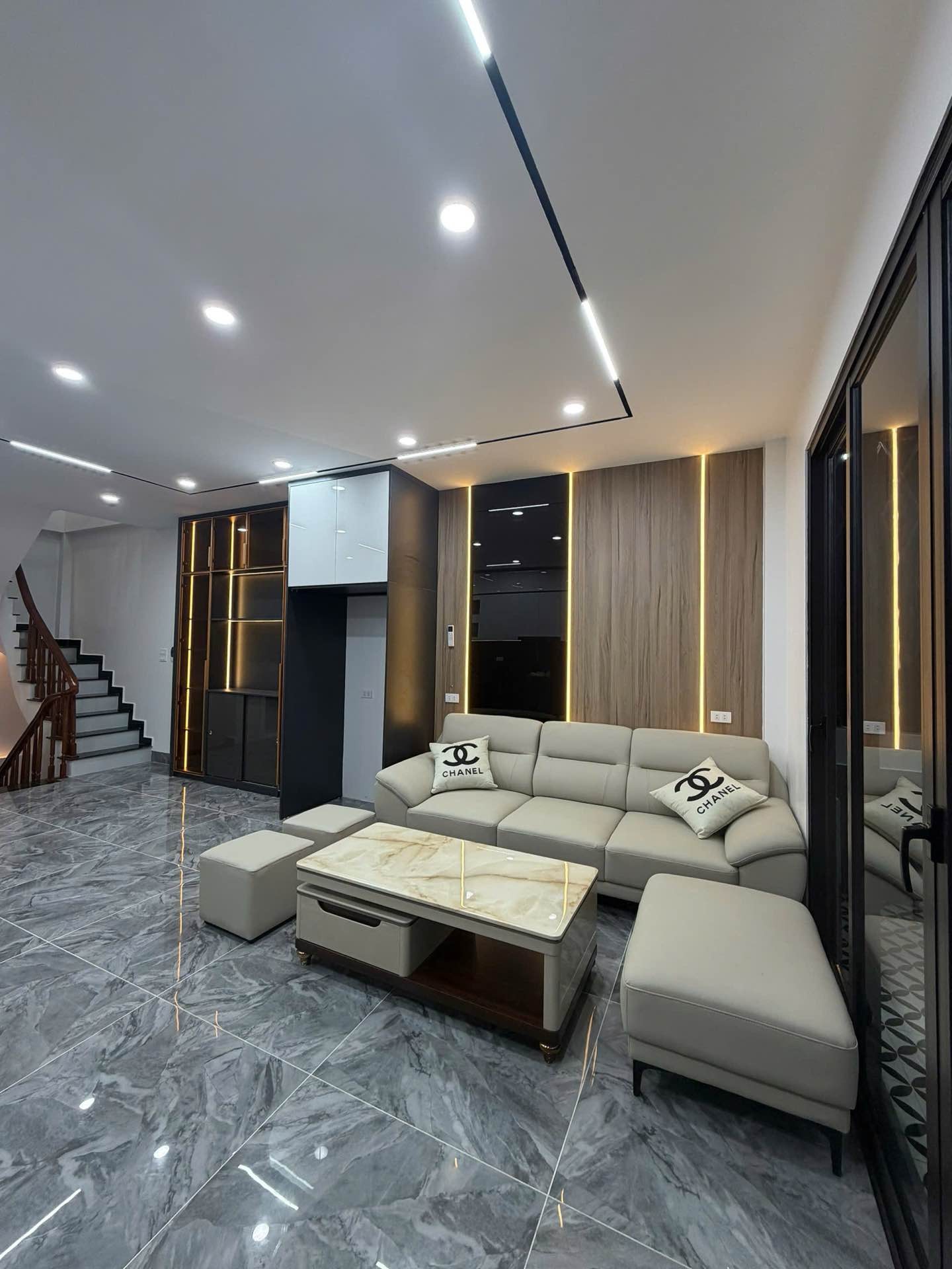 Bán nhà Hoàng Mai - diện tích 50m2 6 tầng - Ô TÔ TRÁNH - giá 17,9 tỷ