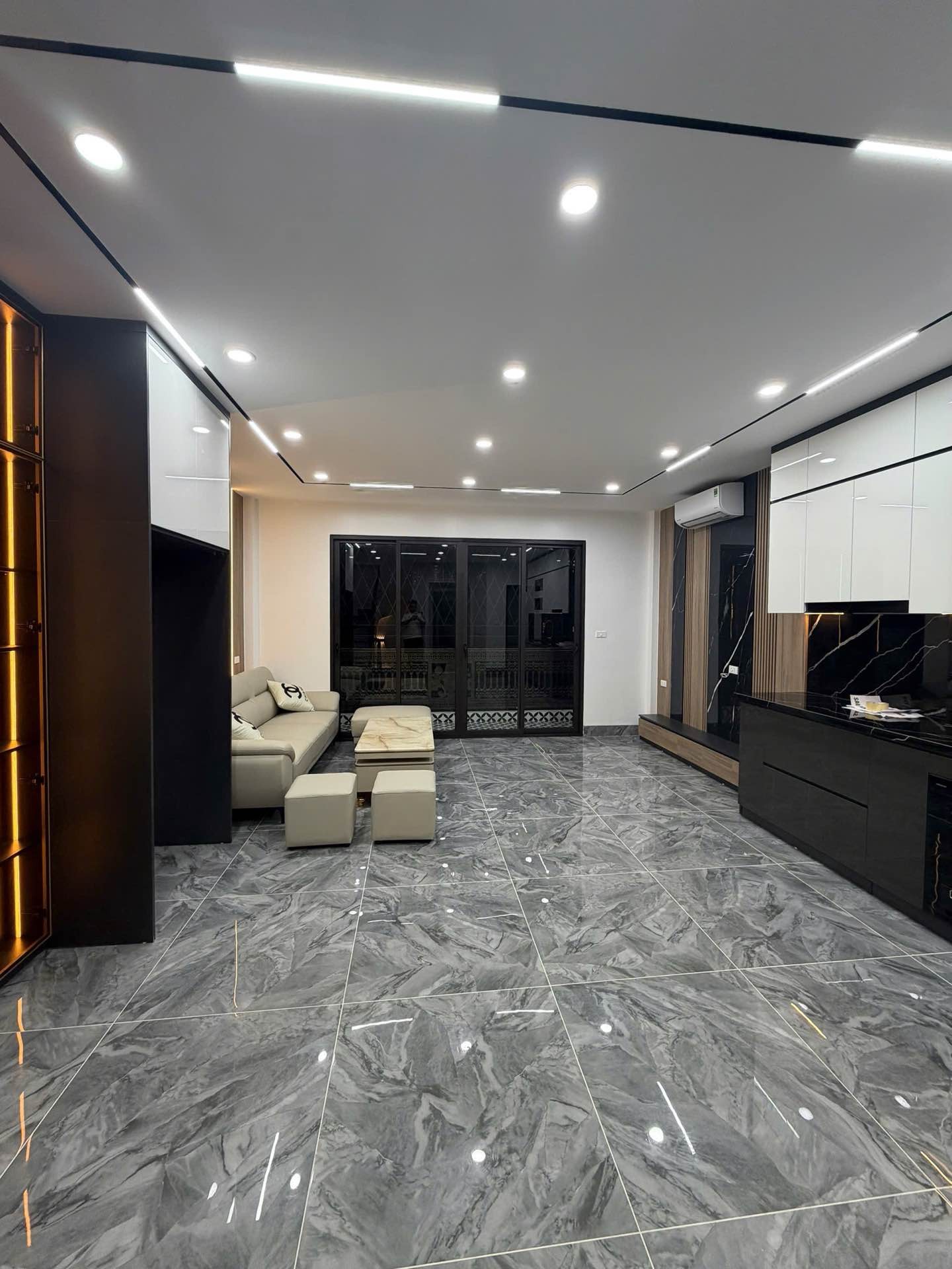 Bán nhà Hoàng Mai - diện tích 50m2 6 tầng - Ô TÔ TRÁNH - giá 17,9 tỷ