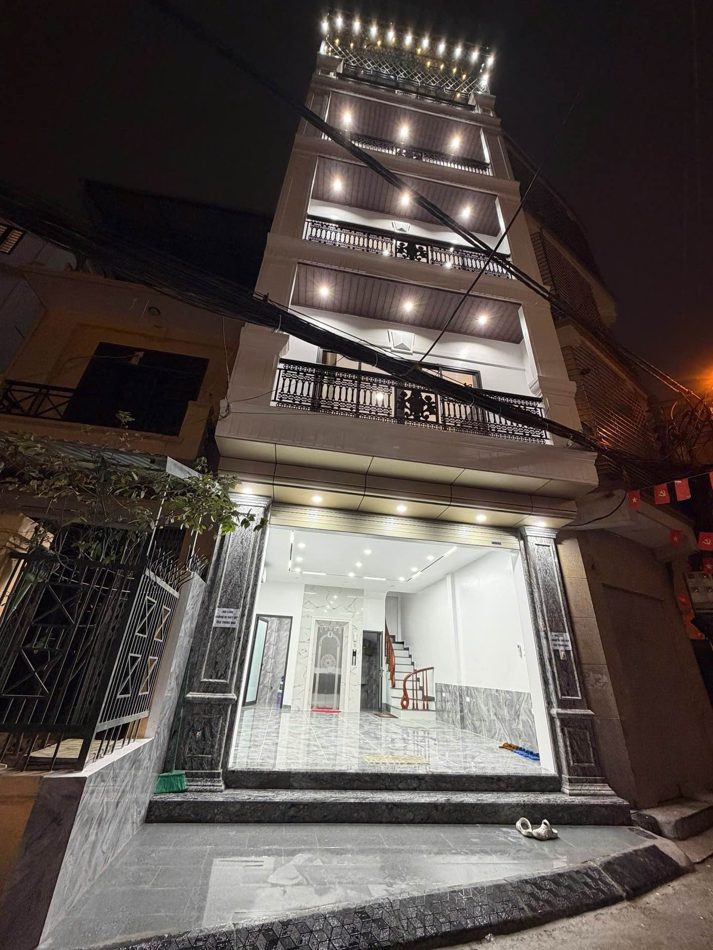 Bán nhà Hoàng Mai - diện tích 50m2 6 tầng - Ô TÔ TRÁNH - giá 17,9 tỷ
