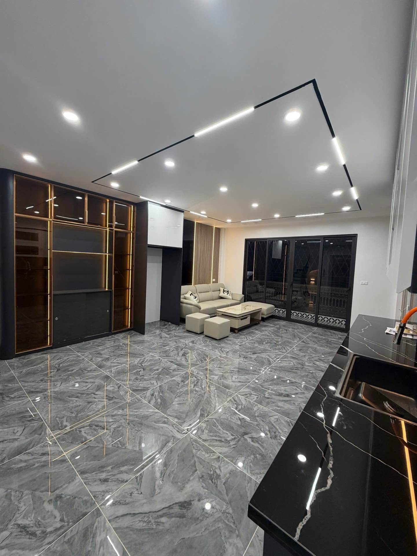Bán nhà Hoàng Mai - diện tích 50m2 6 tầng - Ô TÔ TRÁNH - giá 17,9 tỷ