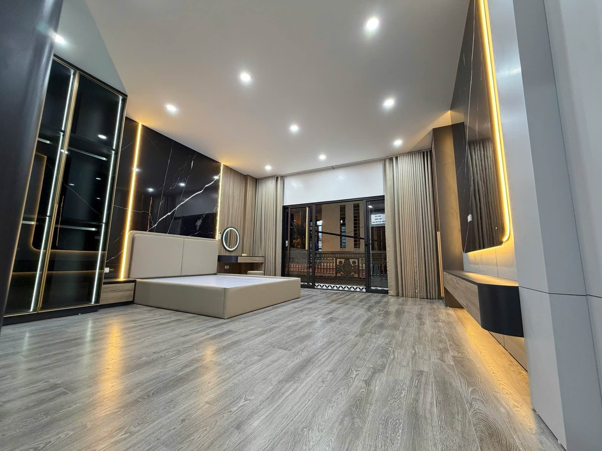 Bán nhà Hoàng Mai - diện tích 50m2 6 tầng - Ô TÔ TRÁNH - giá 17,9 tỷ