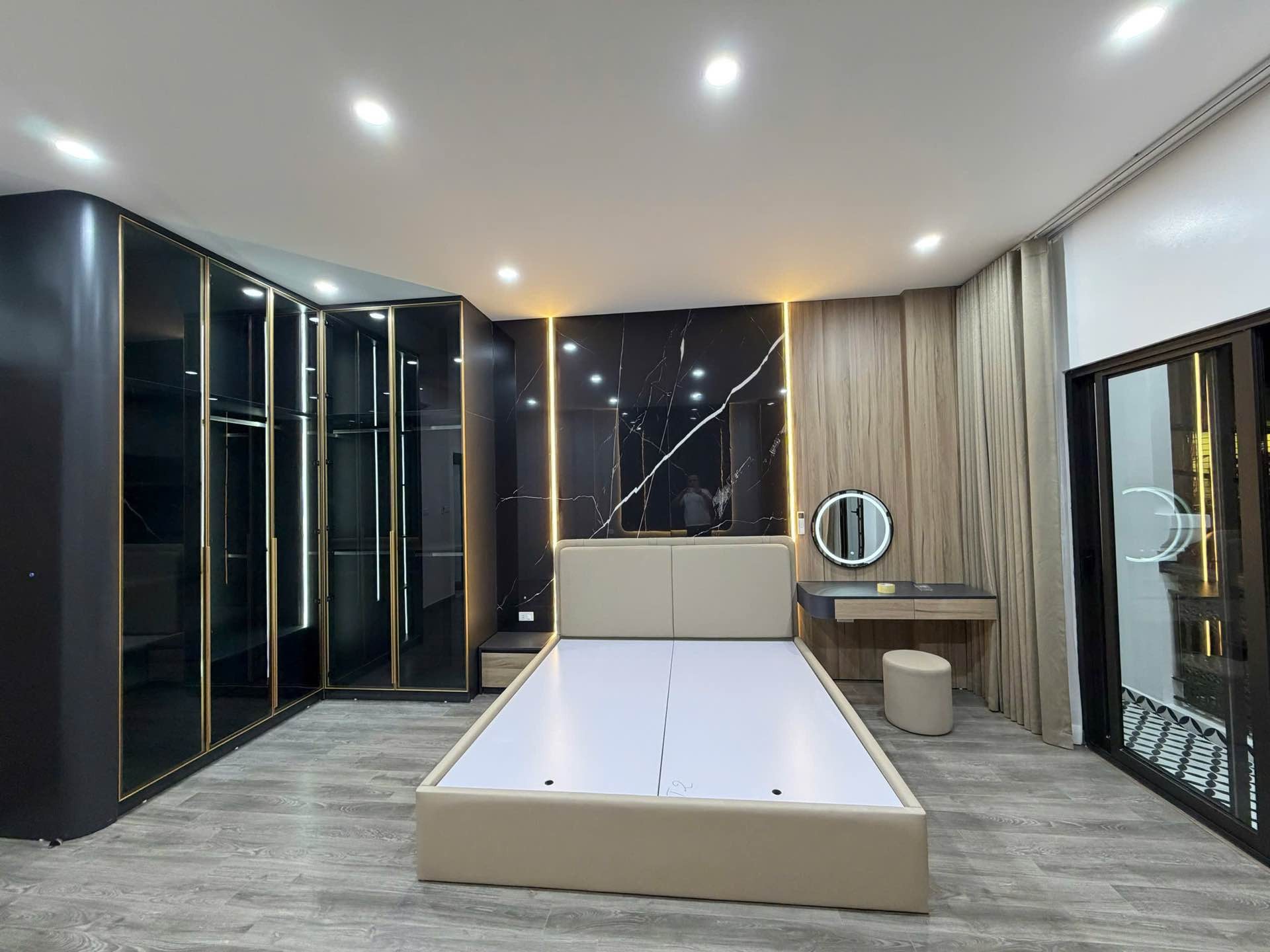 Bán nhà Hoàng Mai - diện tích 50m2 6 tầng - Ô TÔ TRÁNH - giá 17,9 tỷ
