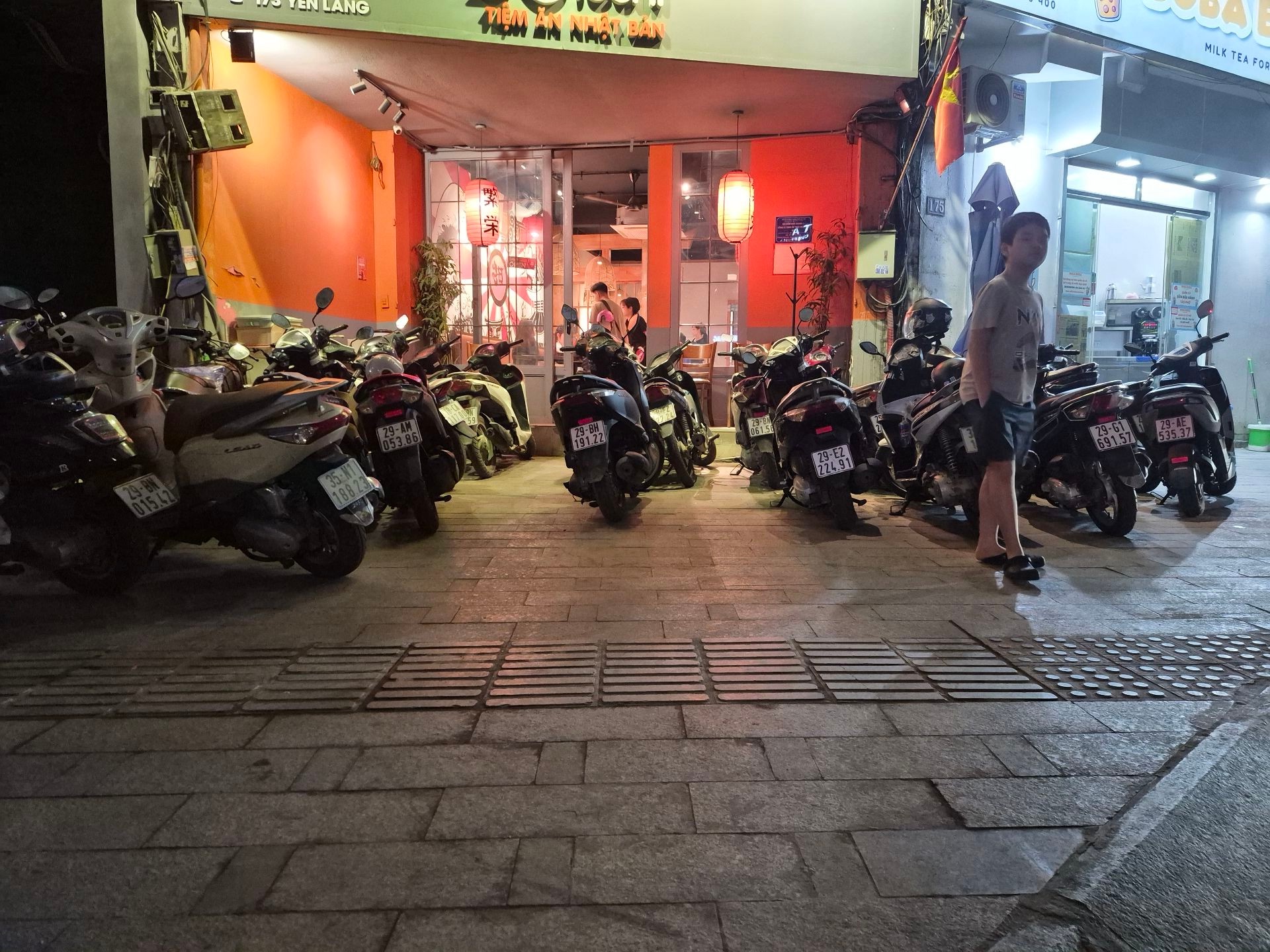 Bán nhà Yên Lãng - diện tích 62m2 5 tầng - Mặt phố trung tâm, kinh doanh sầm uất - giá 4,8 tỷ