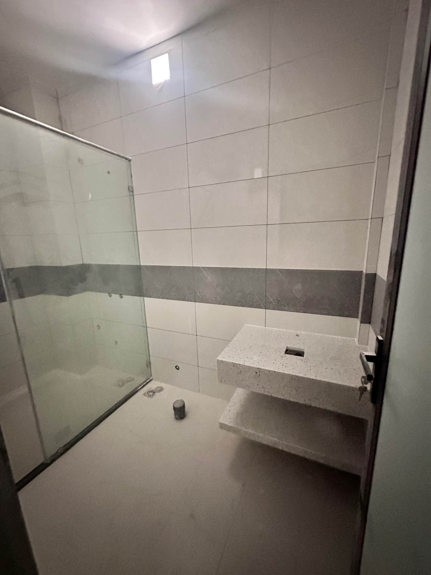 Bán nhà Đông Thiên - diện tích 55m2 5 tầng - Ô tô ngủ trong nhà - giá 15,2 tỷ