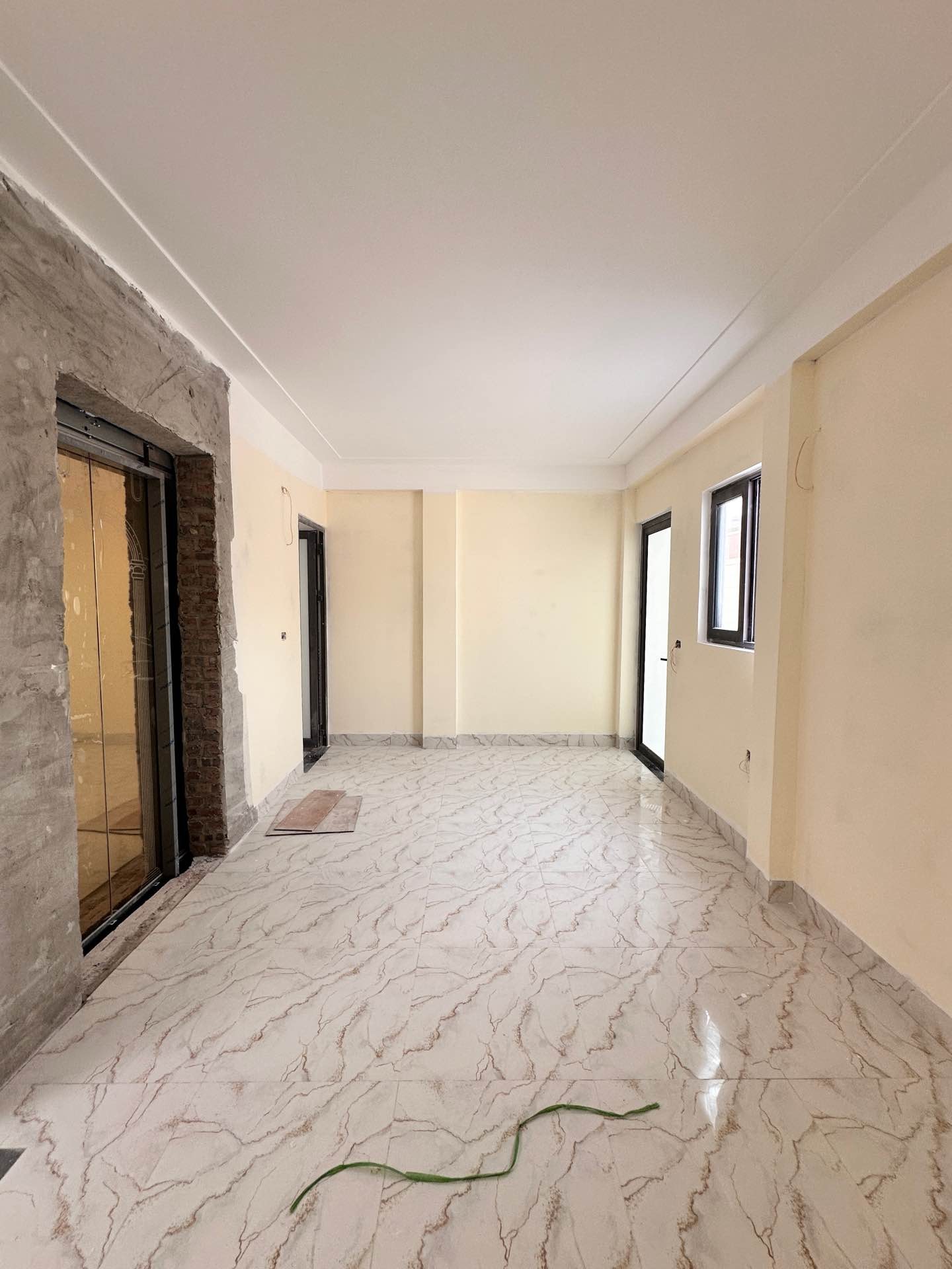 Bán nhà Đông Thiên - diện tích 55m2 5 tầng - Ô tô ngủ trong nhà - giá 15,2 tỷ