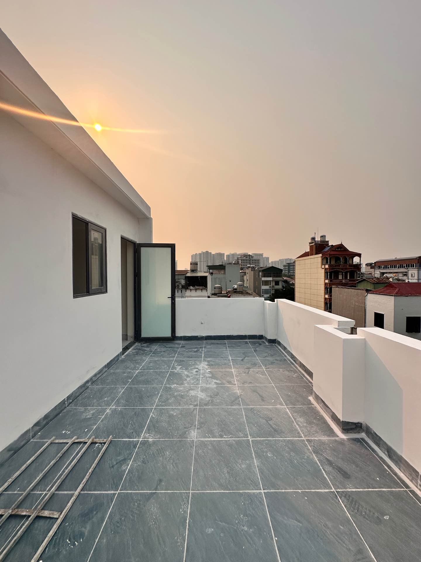 Bán nhà Đông Thiên - diện tích 55m2 5 tầng - Ô tô ngủ trong nhà - giá 15,2 tỷ