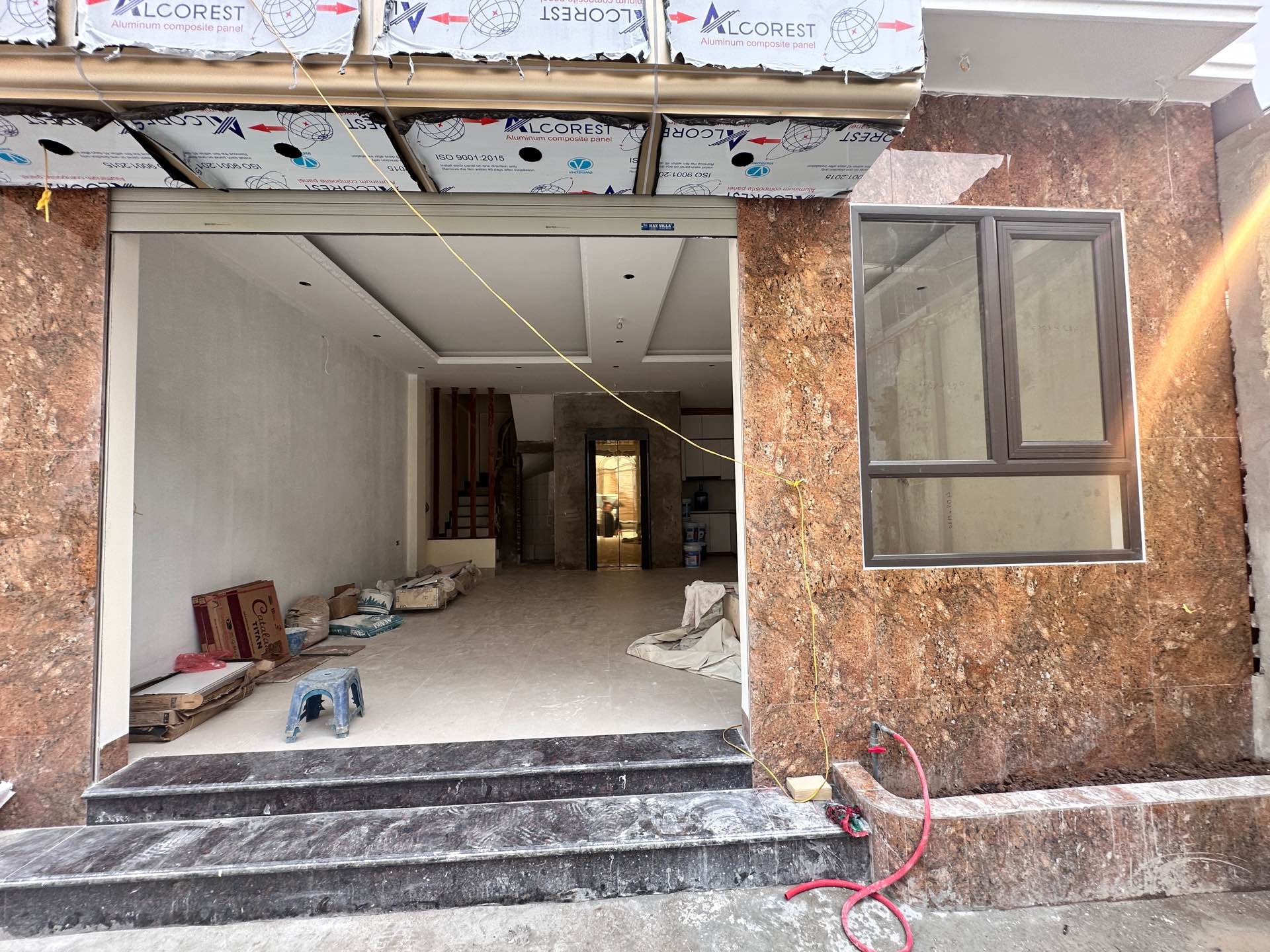 Bán nhà Đông Thiên - diện tích 55m2 5 tầng - Ô tô ngủ trong nhà - giá 15,2 tỷ