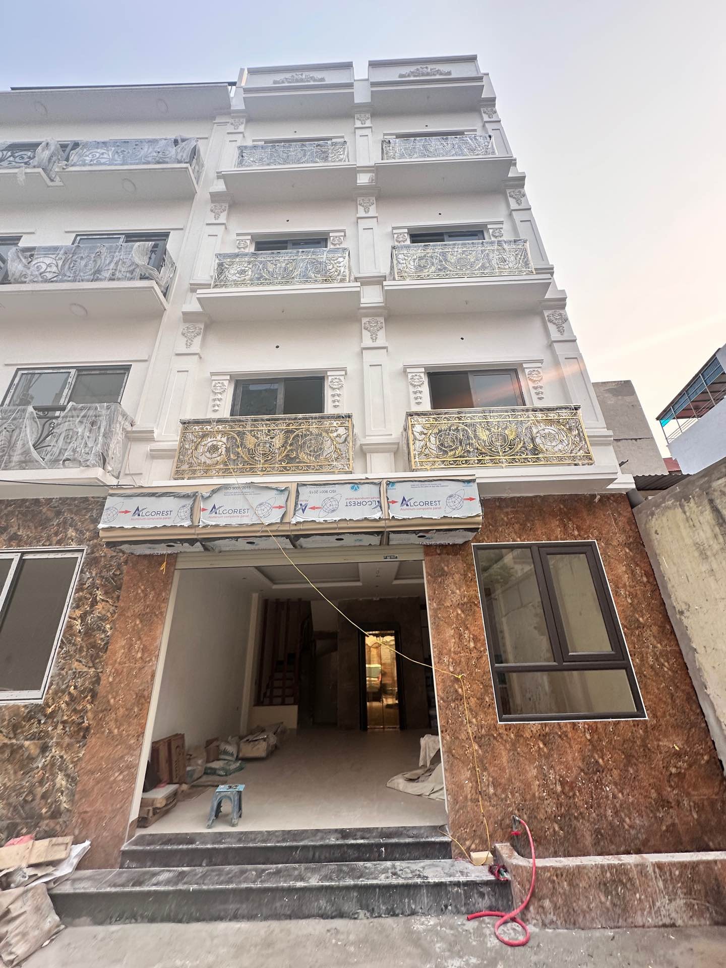 Bán nhà Đông Thiên - diện tích 55m2 5 tầng - Ô tô ngủ trong nhà - giá 15,2 tỷ