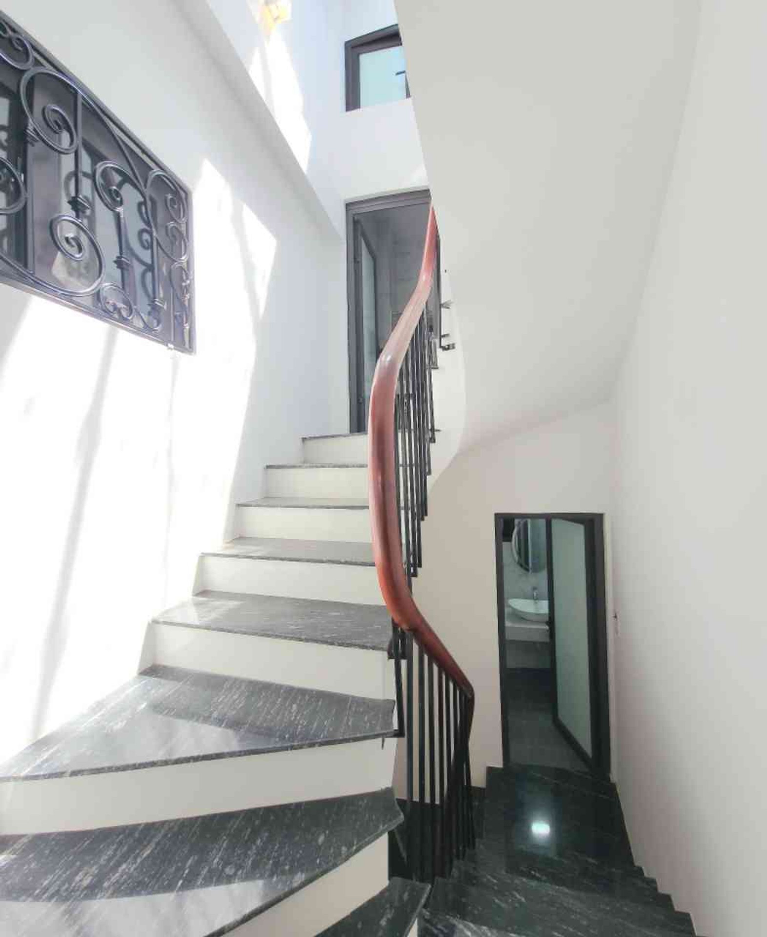 Bán nhà Giải Phóng - diện tích 35m2 5 tầng - Nhà đẹp khởi bàn - giá 7,6 tỷ