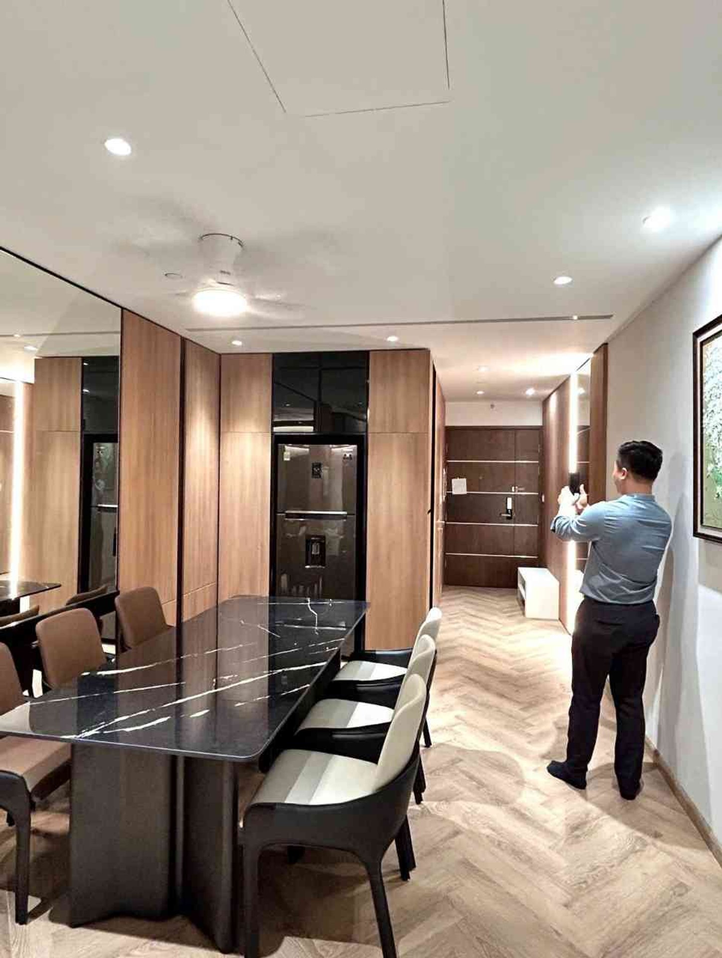 Bán nhà Nguyễn Tuân - diện tích 101m2 28 tầng - Căn góc full kính - giá 12 tỷ