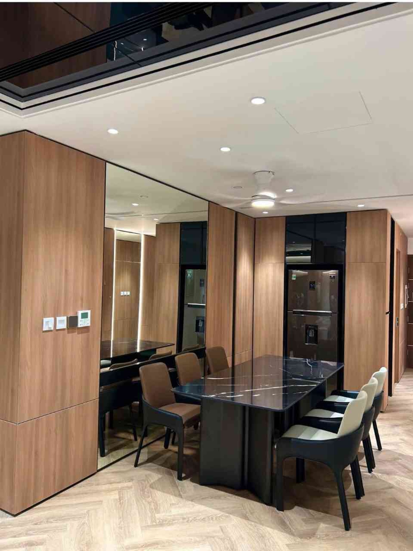 Bán nhà Nguyễn Tuân - diện tích 101m2 28 tầng - Căn góc full kính - giá 12 tỷ