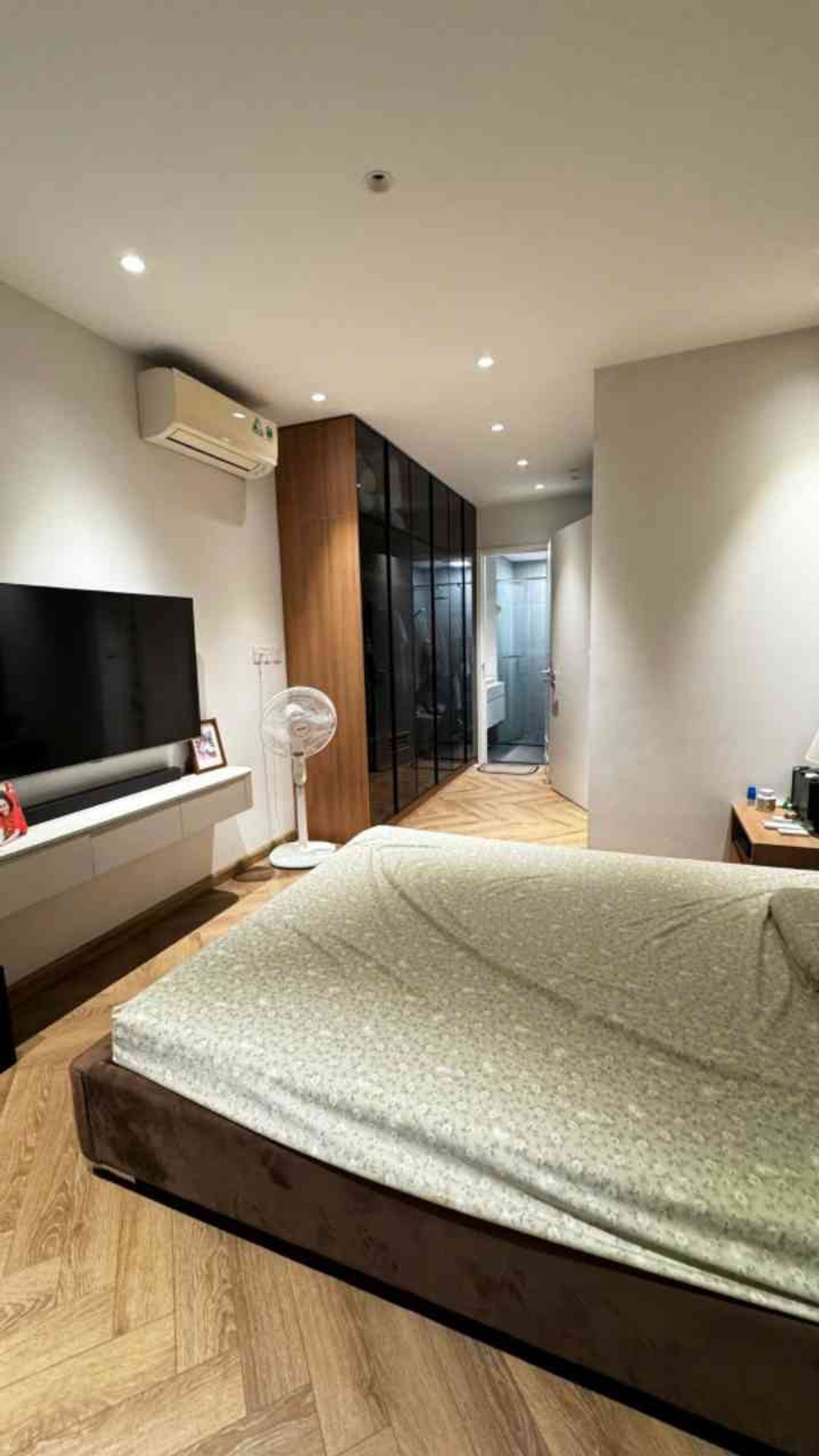 Bán nhà Nguyễn Tuân - diện tích 101m2 28 tầng - Căn góc full kính - giá 12 tỷ