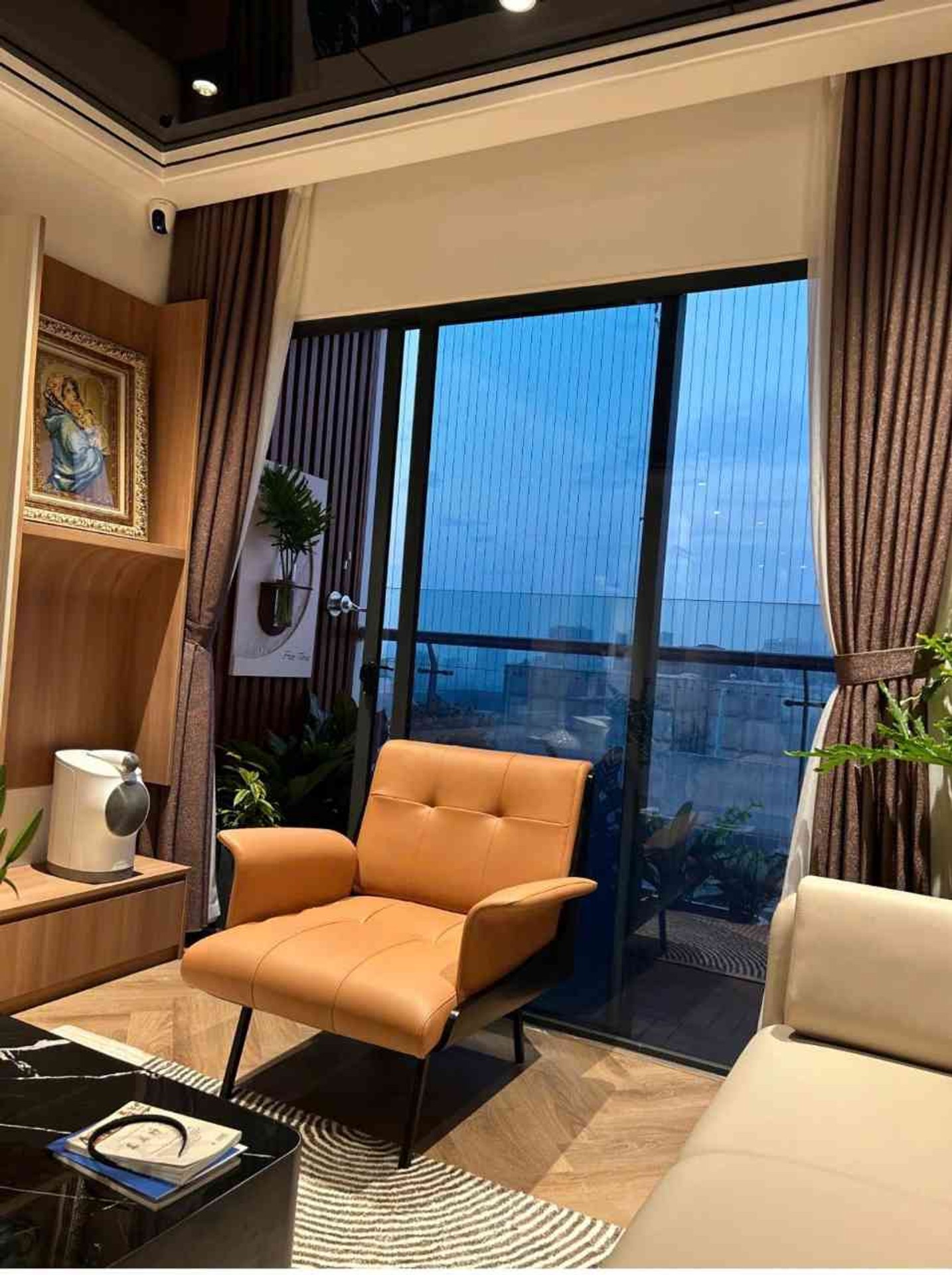 Bán nhà Nguyễn Tuân - diện tích 101m2 28 tầng - Căn góc full kính - giá 12 tỷ