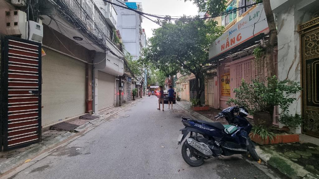 Bán nhà Thái Thịnh - diện tích 71m2 7 tầng - Mặt ngõ to như phố - giá 33 tỷ