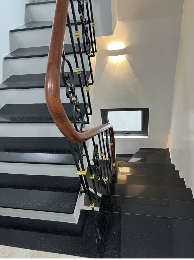 Bán nhà Hoàng Mai - diện tích 46m2 6 tầng - Ô tô đỗ cửa - giá 14,65 tỷ