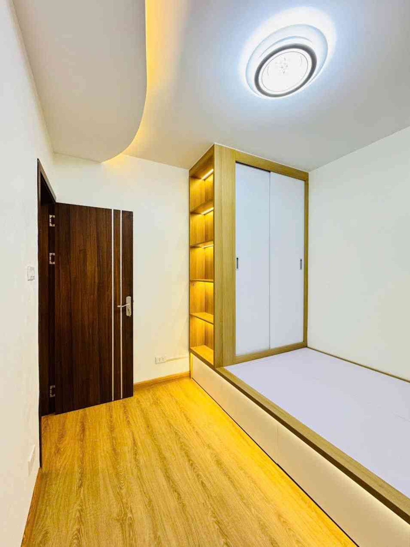 Bán nhà Ngọc Hồi - diện tích 80m2 3 tầng - Căn hộ tập thể đẹp - giá 3,4 tỷ