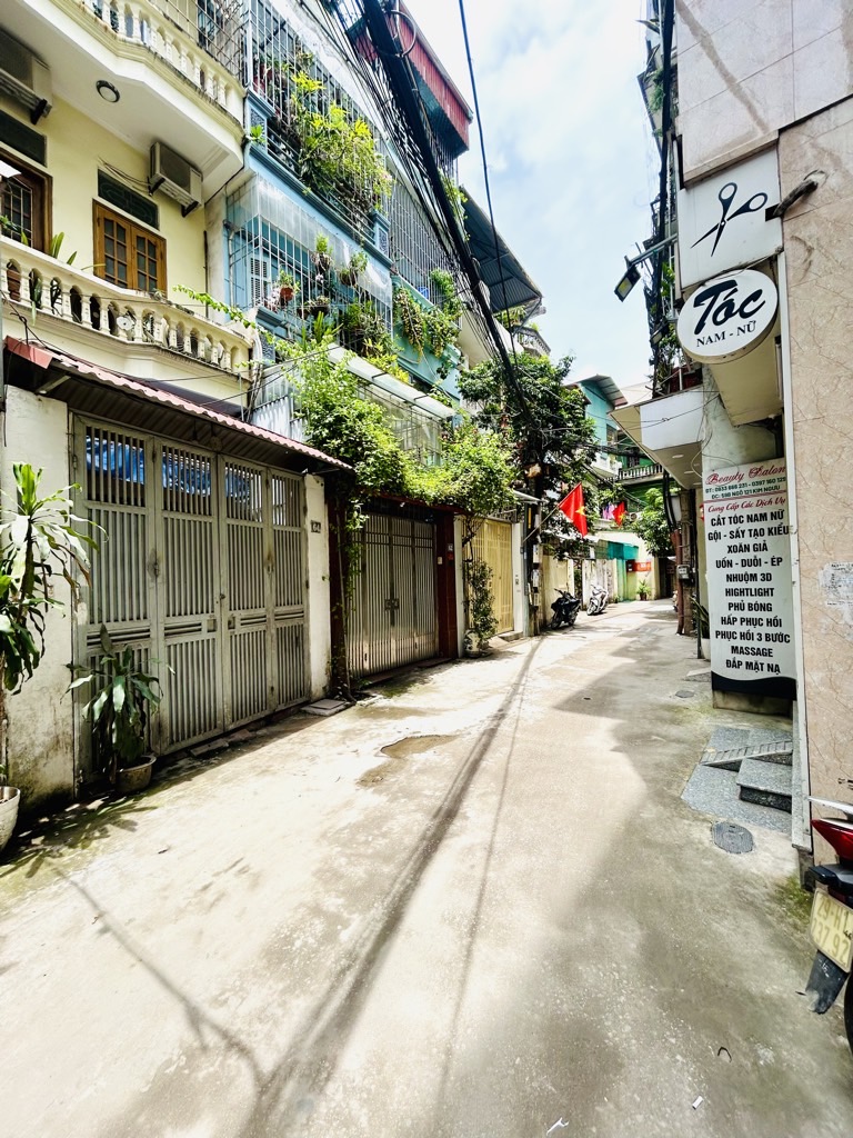 Bán nhà Kim Ngưu - diện tích 40m2 4 tầng - Mặt ngõ thông - giá 9,6 tỷ