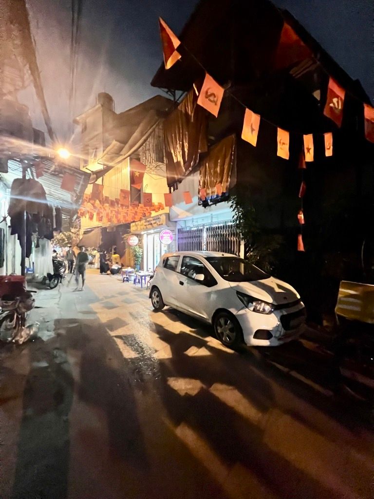 Bán nhà Tân Mai - diện tích 35m2 2 tầng - Ô tô tránh - giá 9,5 tỷ