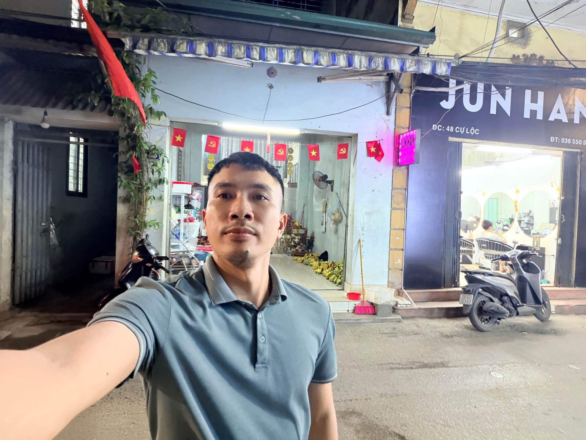 Bán nhà Cự Lộc - diện tích 50m2 2 tầng - Lô góc 2 mặt thoáng - giá 25 tỷ