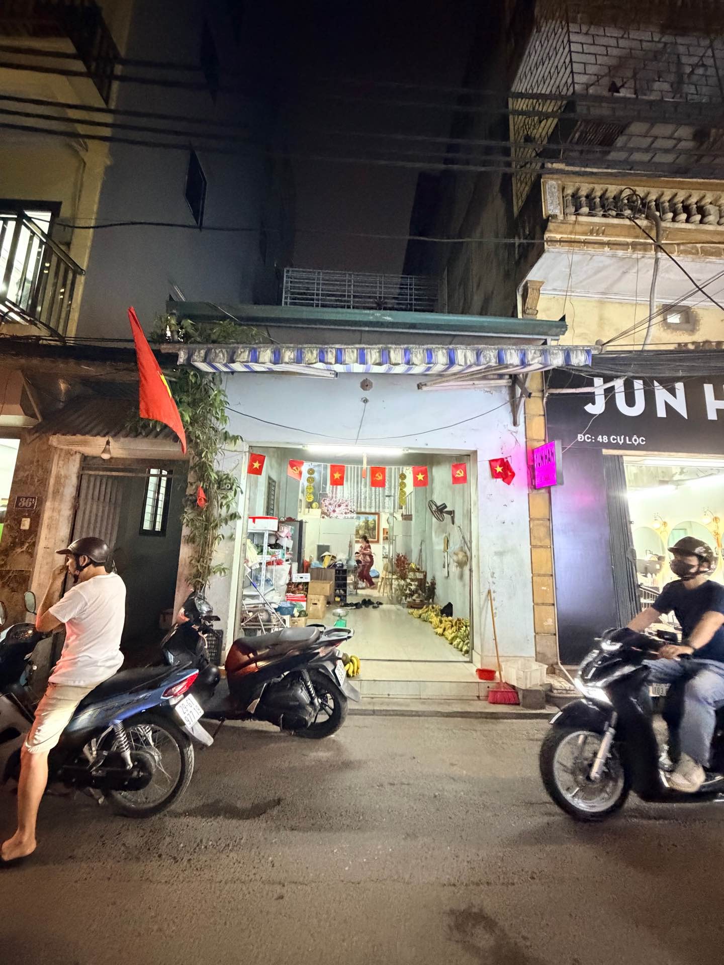 Bán nhà Cự Lộc - diện tích 50m2 2 tầng - Lô góc 2 mặt thoáng - giá 25 tỷ