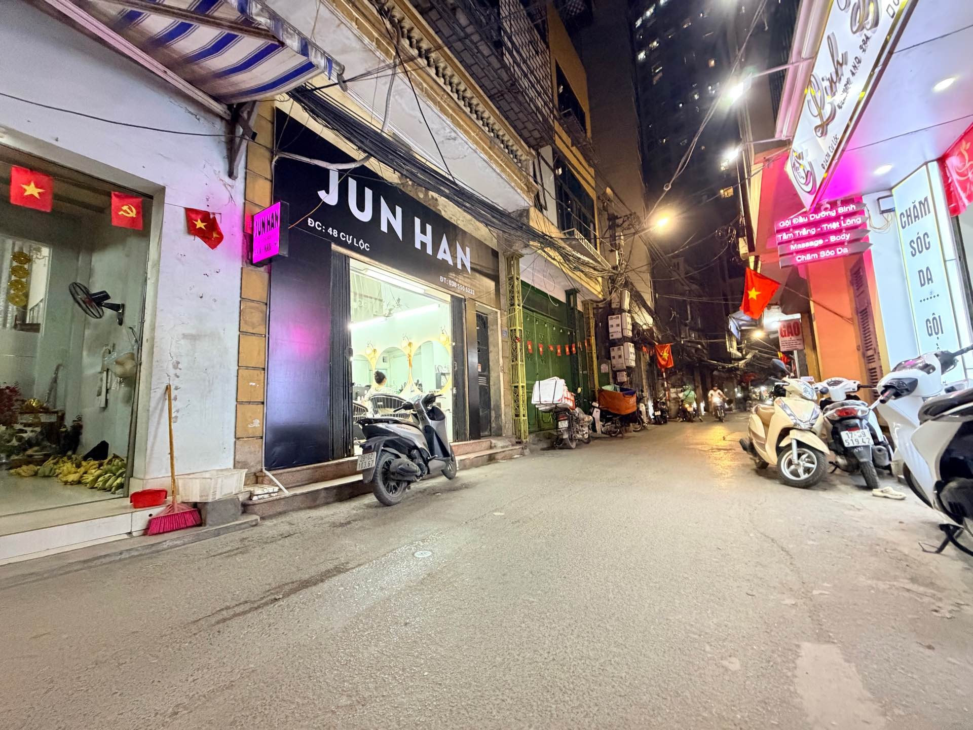 Bán nhà Cự Lộc - diện tích 50m2 2 tầng - Lô góc 2 mặt thoáng - giá 25 tỷ