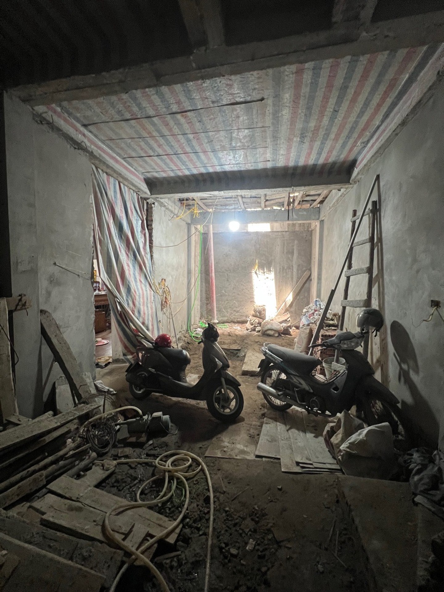 Bán nhà Phan Phù Tiên - diện tích 34m2 6 tầng - Nhà xây mới thang máy - giá 9,9 tỷ