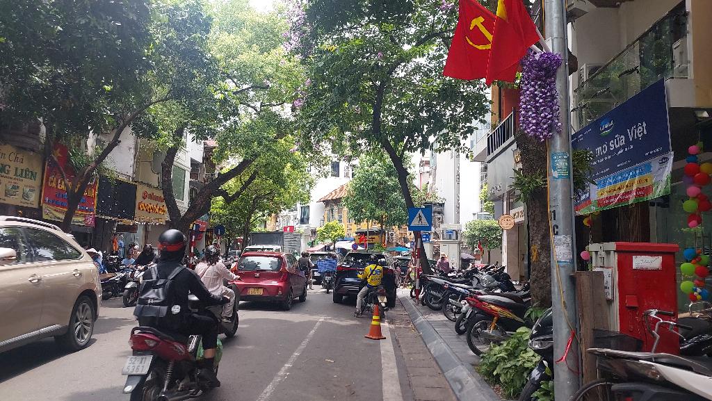 Bán nhà Lê Văn Hưu - diện tích 72m2 4 tầng - Nhà mặt phố VIP - giá 7,5 tỷ