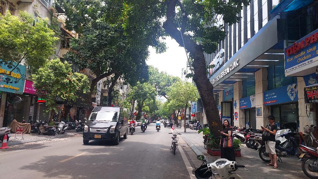 Bán nhà Lê Văn Hưu - diện tích 72m2 4 tầng - Nhà mặt phố VIP - giá 7,5 tỷ