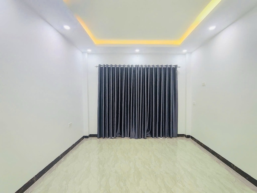 Bán nhà Dương Văn Bé - diện tích 30m2 5 tầng - Nhà mới lô góc, thang máy - giá 9,8 tỷ