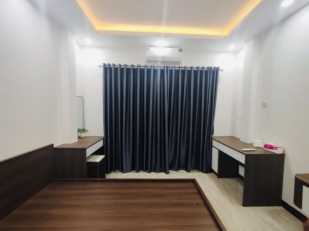 Bán nhà Dương Văn Bé - diện tích 30m2 5 tầng - Nhà mới lô góc, thang máy - giá 9,8 tỷ