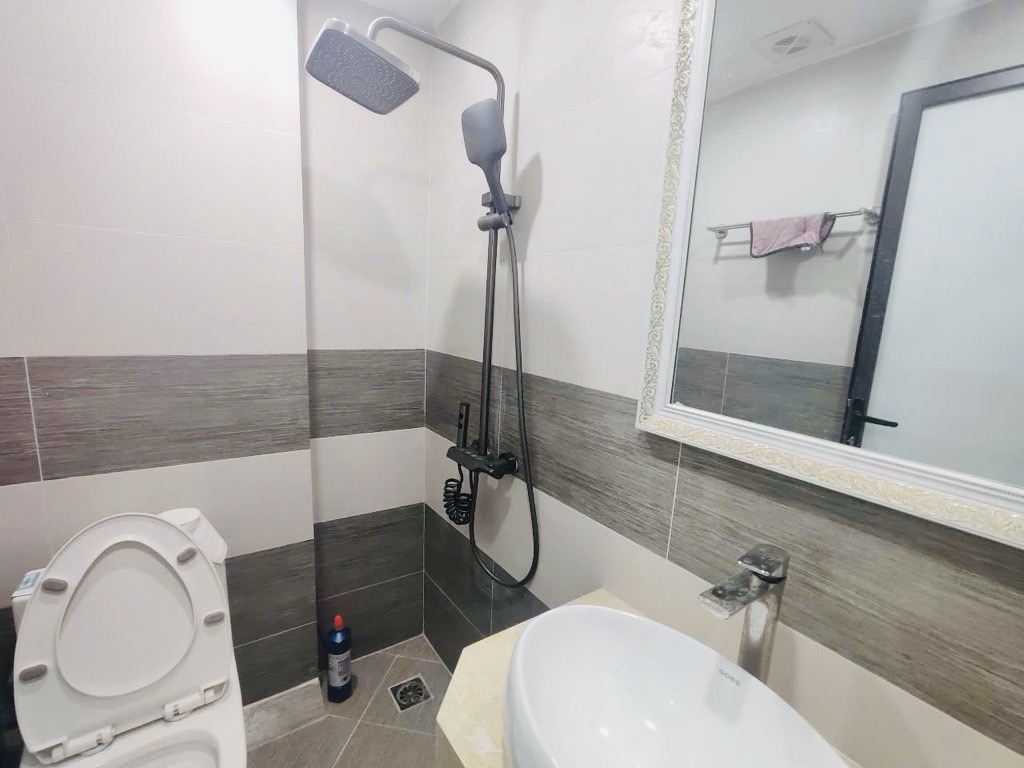 Bán nhà Dương Văn Bé - diện tích 30m2 5 tầng - Nhà mới lô góc, thang máy - giá 9,8 tỷ