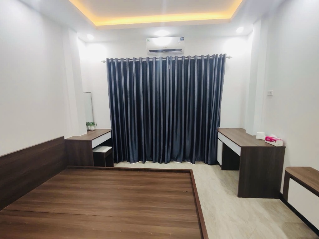 Bán nhà Dương Văn Bé - diện tích 30m2 5 tầng - Nhà mới lô góc, thang máy - giá 9,8 tỷ