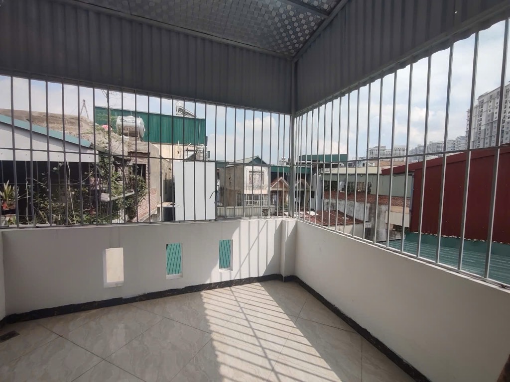 Bán nhà Dương Văn Bé - diện tích 30m2 5 tầng - Nhà mới lô góc, thang máy - giá 9,8 tỷ