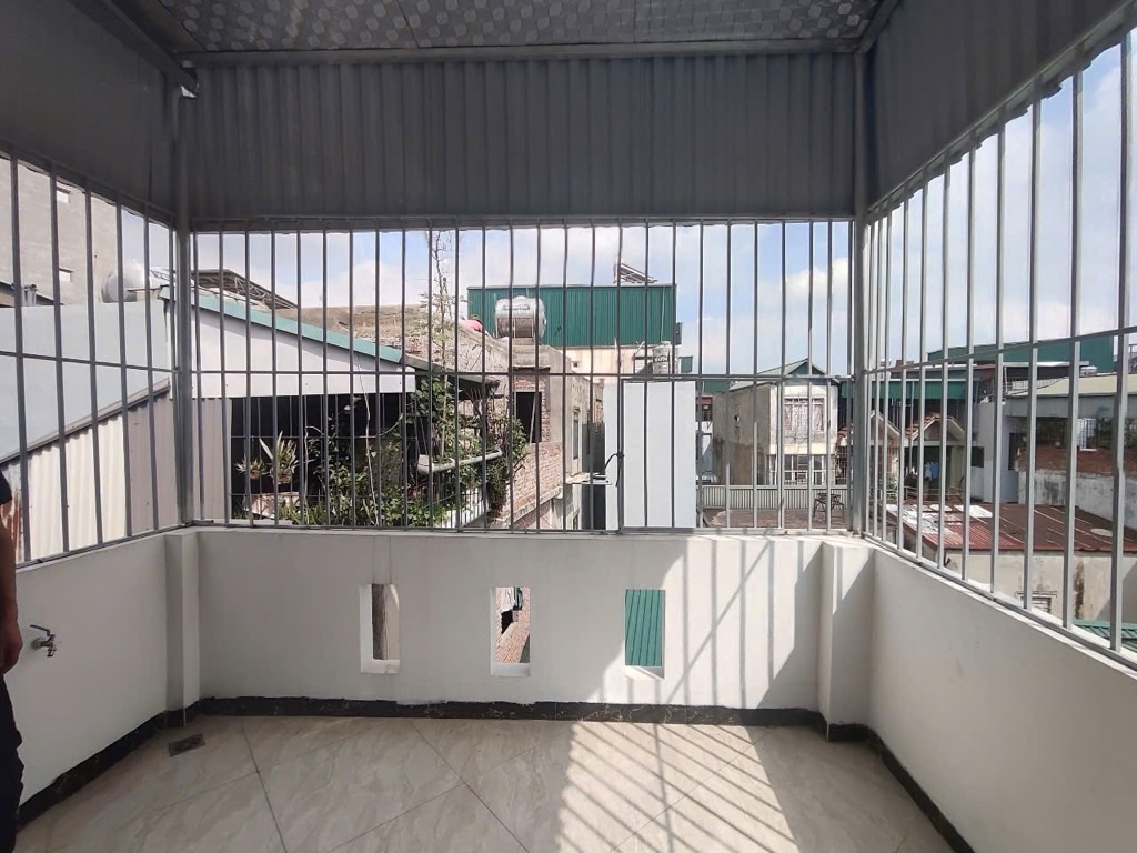 Bán nhà Dương Văn Bé - diện tích 30m2 5 tầng - Nhà mới lô góc, thang máy - giá 9,8 tỷ