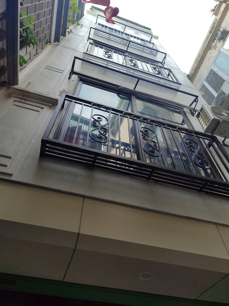 Bán nhà Dương Văn Bé - diện tích 30m2 5 tầng - Nhà mới lô góc, thang máy - giá 9,8 tỷ