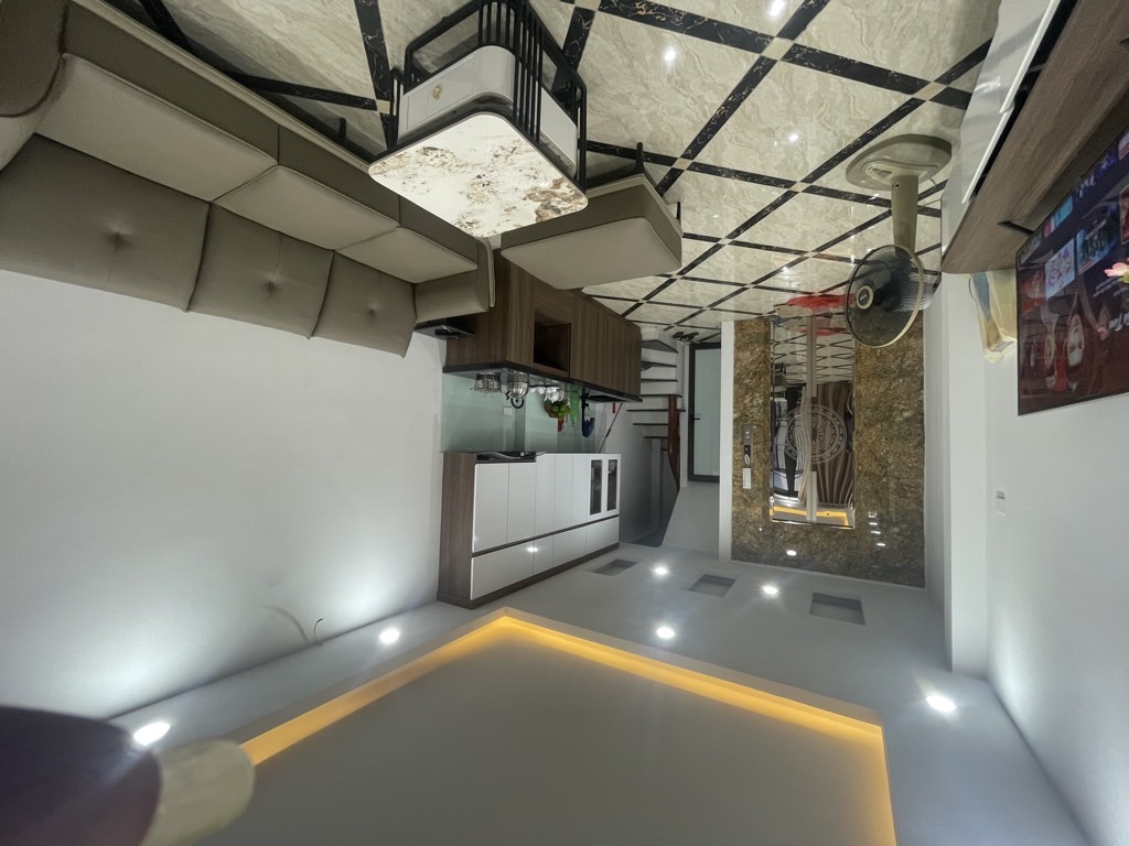 Bán nhà Dương Văn Bé - diện tích 30m2 5 tầng - Nhà mới lô góc, thang máy - giá 9,8 tỷ