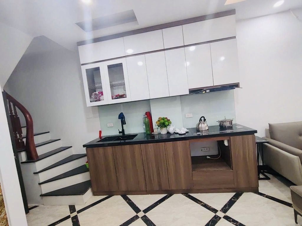 Bán nhà Dương Văn Bé - diện tích 30m2 5 tầng - Nhà mới lô góc, thang máy - giá 9,8 tỷ