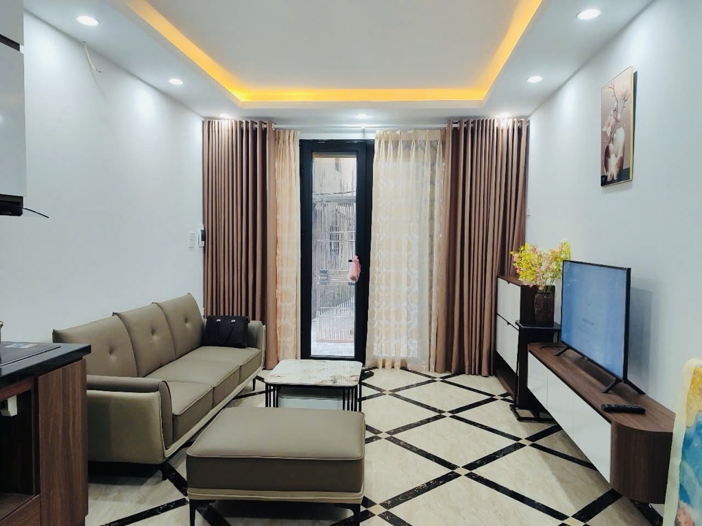 Bán nhà Dương Văn Bé - diện tích 30m2 5 tầng - Nhà mới lô góc, thang máy - giá 9,8 tỷ