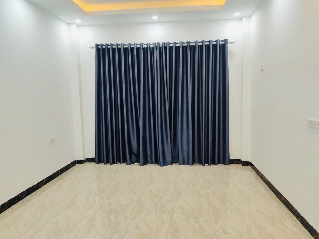 Bán nhà Dương Văn Bé - diện tích 30m2 5 tầng - Nhà mới lô góc, thang máy - giá 9,8 tỷ