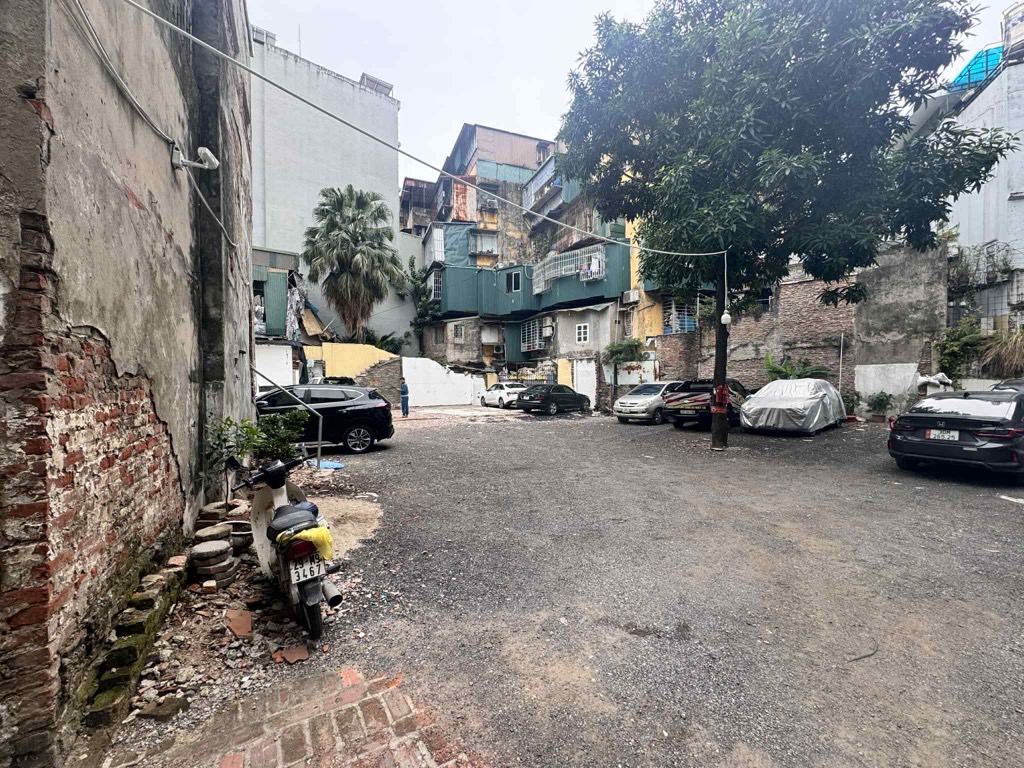 Bán nhà phố Vọng - diện tích 1080m2 3 tầng - Ô tô hai chiều - giá 325 tỷ