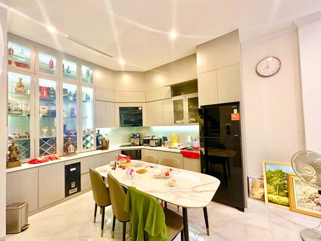 Bán nhà Nguyễn Xiển - diện tích 68.5m2 6 tầng - Ô tô tránh - giá 32,9 tỷ