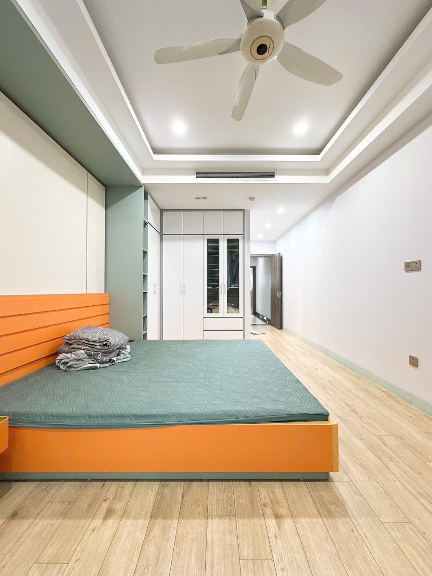 Bán nhà Thịnh Liệt - diện tích 98.2m2 4 tầng - Thoáng trước, sau - giá 26,8 tỷ