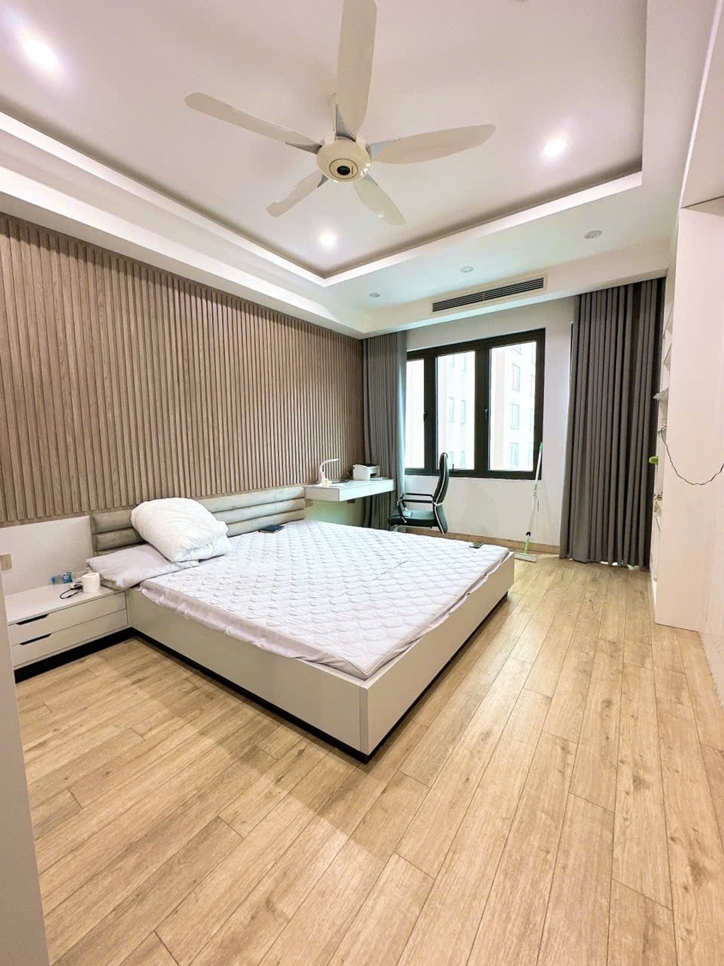 Bán nhà Thịnh Liệt - diện tích 98.2m2 4 tầng - Thoáng trước, sau - giá 26,8 tỷ