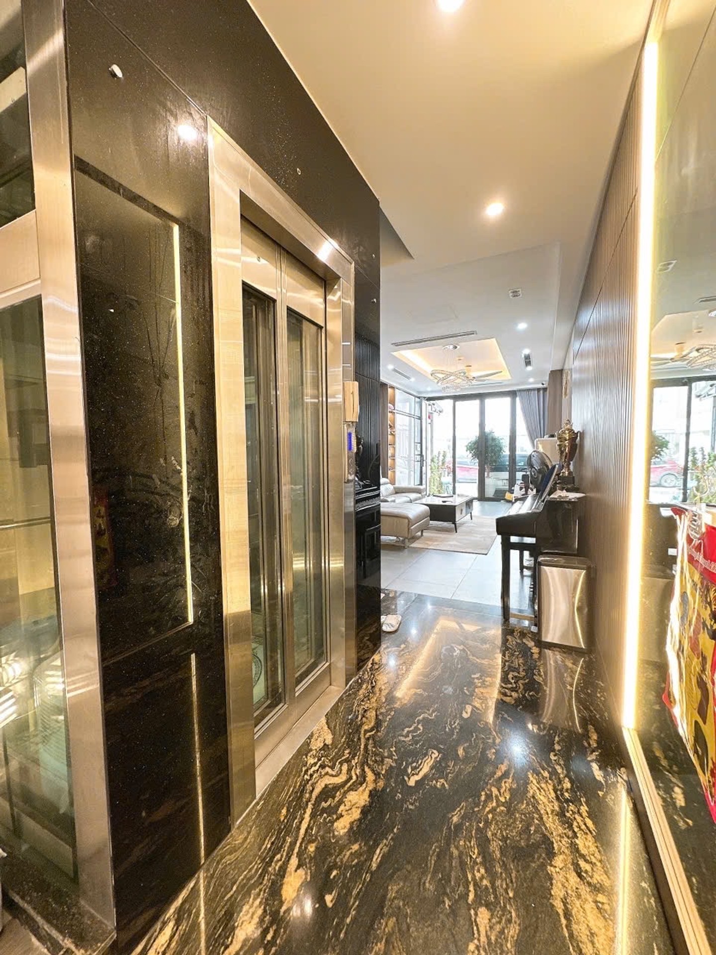 Bán nhà Thịnh Liệt - diện tích 98.2m2 4 tầng - Thoáng trước, sau - giá 26,8 tỷ