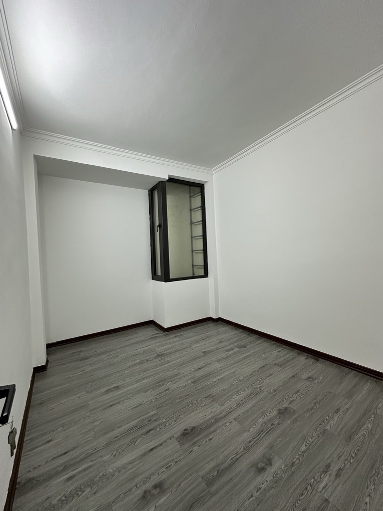 Bán nhà Trương Định - diện tích 35m2 5 tầng - ô tô tránh - giá 10 tỷ