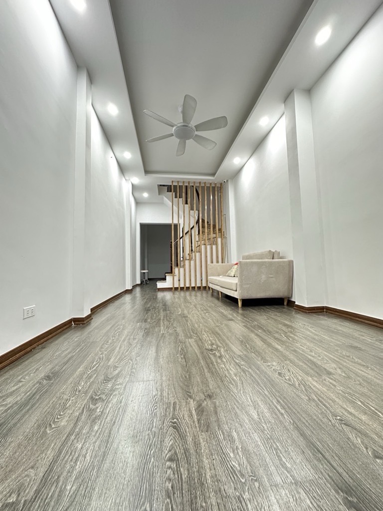 Bán nhà Trương Định - diện tích 35m2 5 tầng - ô tô tránh - giá 10 tỷ