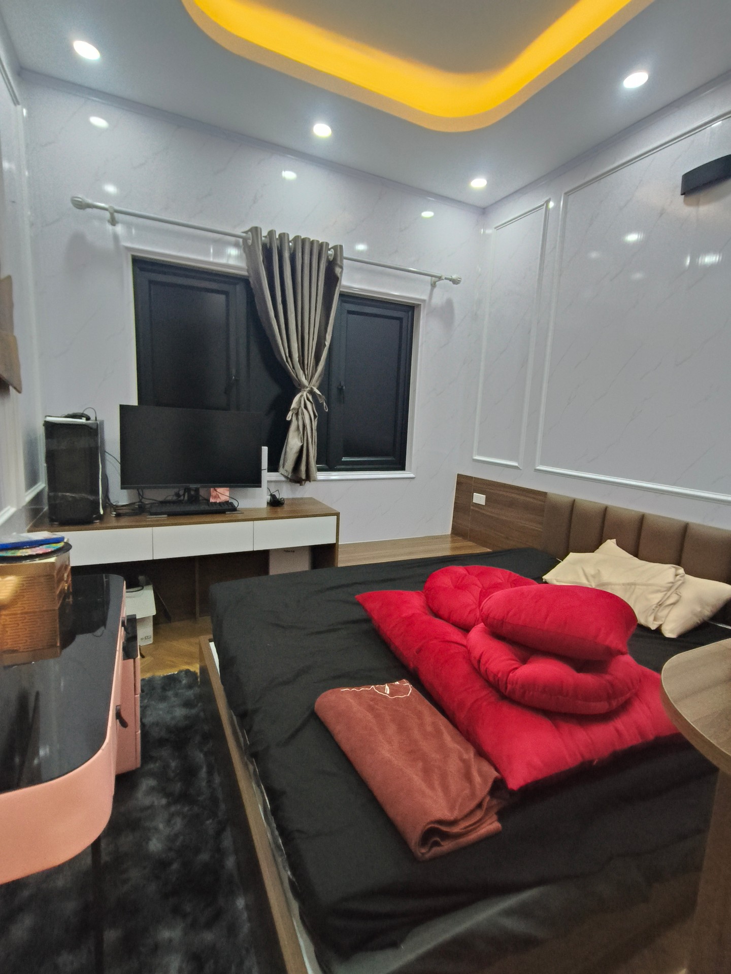 Bán nhà Tân Mai - diện tích 90m2 2 tầng - Mặt ngõ thông ô tô tránh - giá 5,6 tỷ