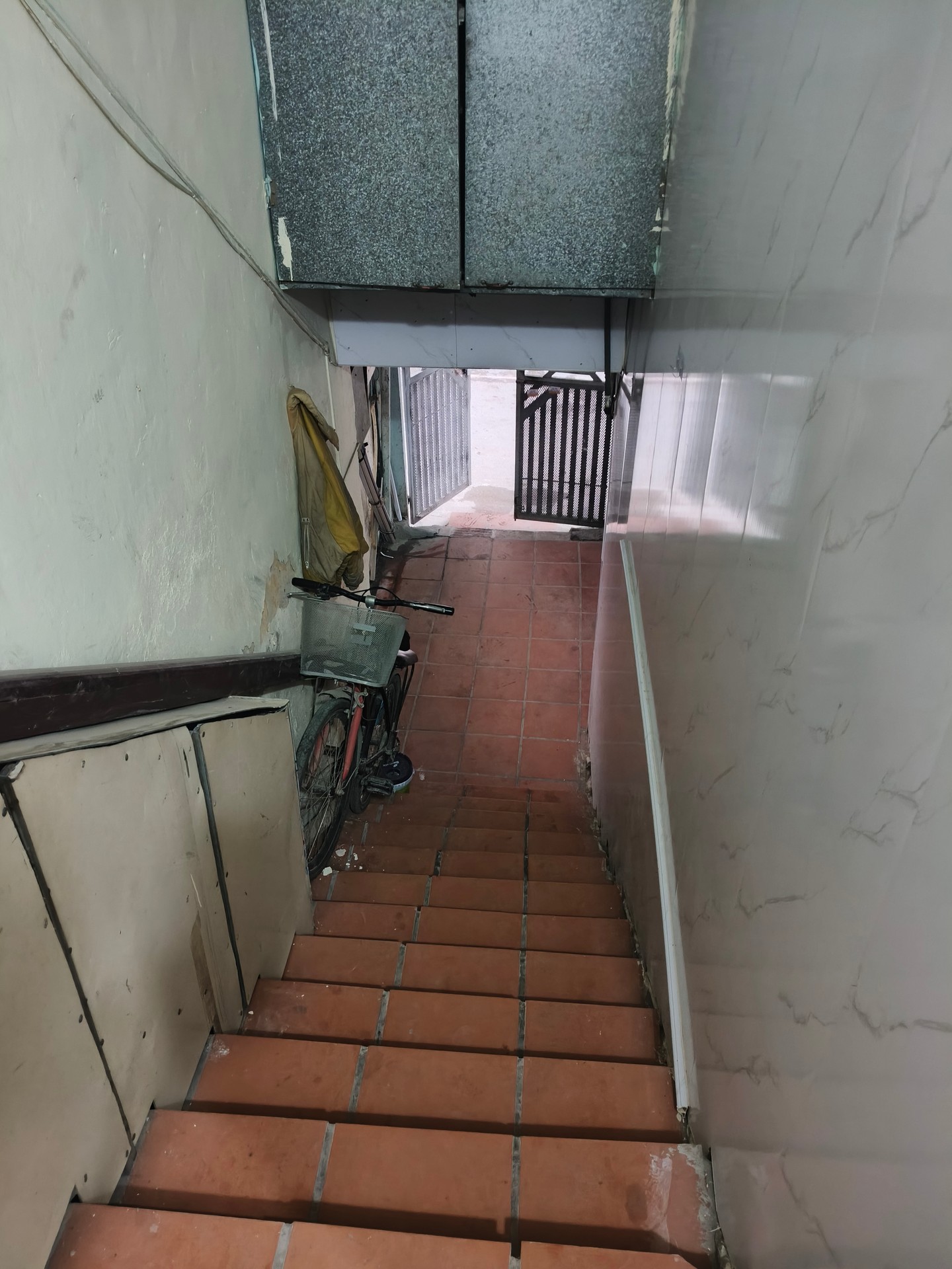 Bán nhà Tân Mai - diện tích 90m2 2 tầng - Mặt ngõ thông ô tô tránh - giá 5,6 tỷ