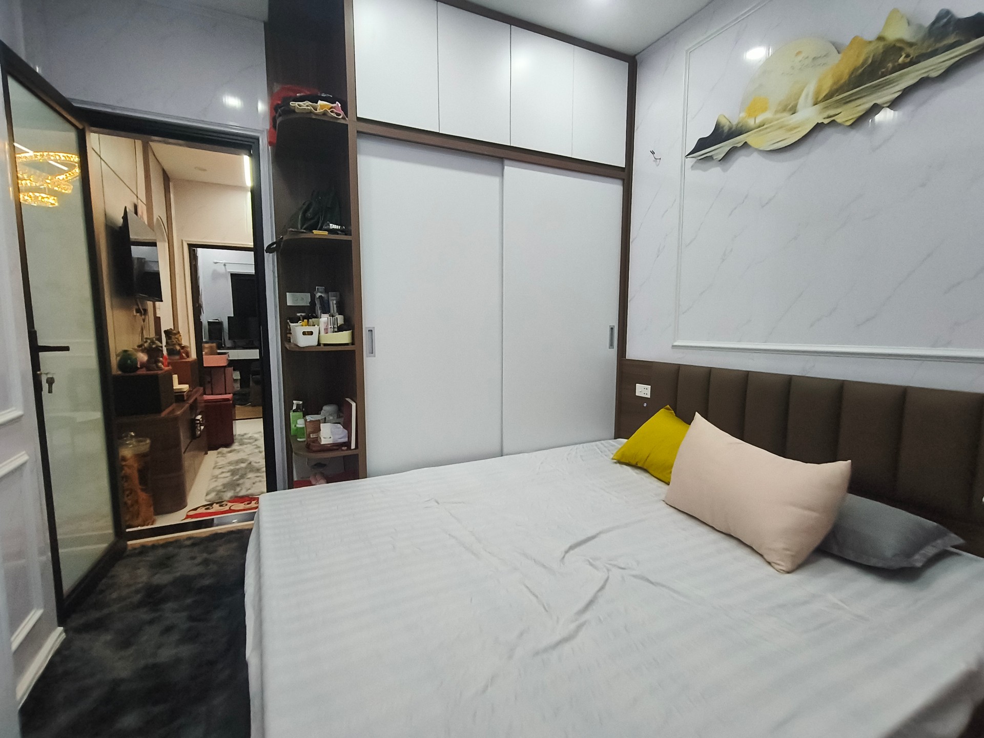 Bán nhà Tân Mai - diện tích 90m2 2 tầng - Mặt ngõ thông ô tô tránh - giá 5,6 tỷ